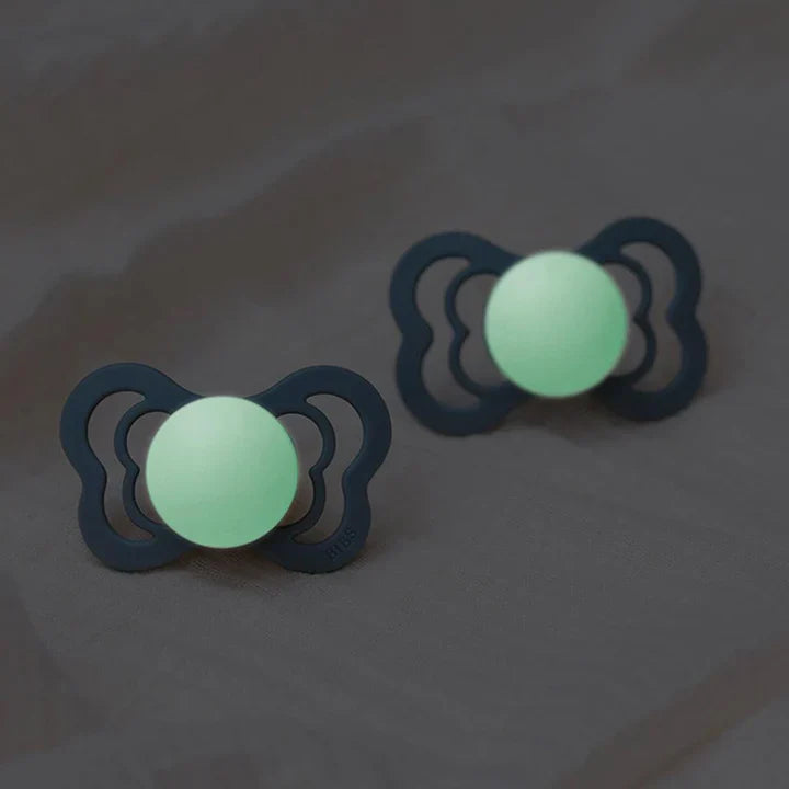 Biberon BIBS Supreme Pacifier GLOW - 2 copë
